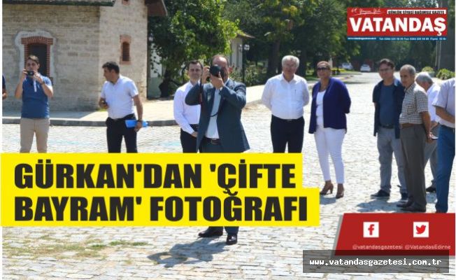GÜRKAN'DAN 'ÇİFTE BAYRAM' FOTOĞRAFI