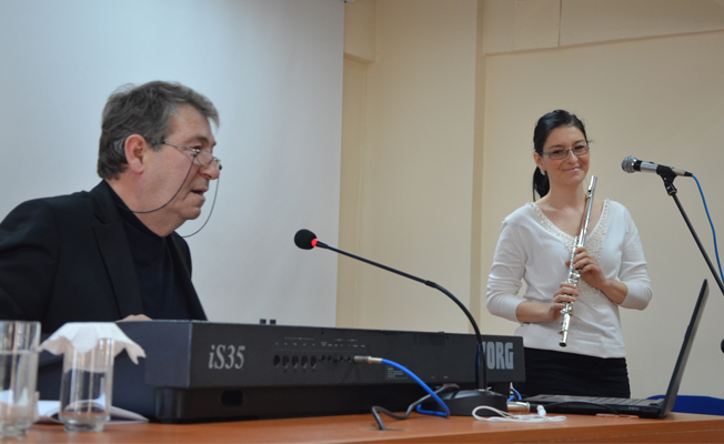 KIZIYLA AYNI SAHNEDE