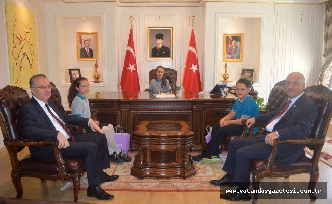 KÜÇÜK VALİDEN ASANSÖR İSTEĞİ