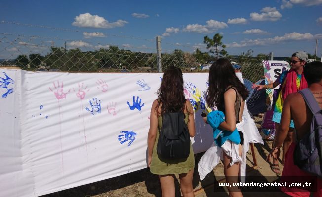 ÇOCUKLAR VE KADINLAR İÇİN EL BASTILAR