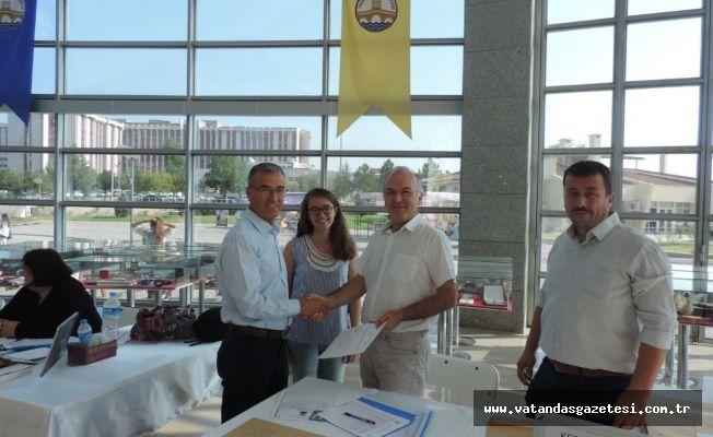 BABA - KIZ AYNI ÜNİVERSİTE'DE…