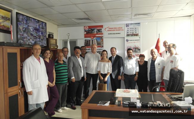 HASTANE’NİN İLK BEBEĞİYLE PASTA KESTİLER