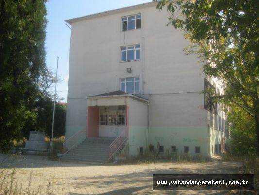 KENDİ GİTTİ TABELASI KALDI YADİGAR