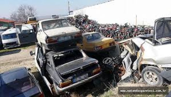 YEDİ EMİN PARKINDA ARAÇLAR ÇÜRÜMEYE TERK EDİLİYOR