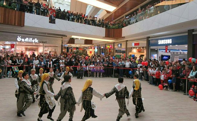 AVM’DE CUMHURİYET COŞKUSU