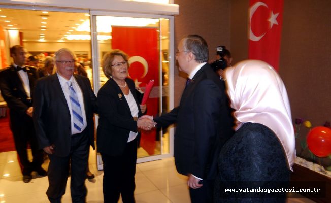 CUMHURİYET YEMEĞİNDE, VEDA KUYRUĞU