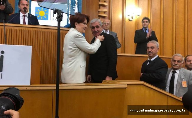 AKŞENER, ROZETLERİNİ TAKDİM ETTİ