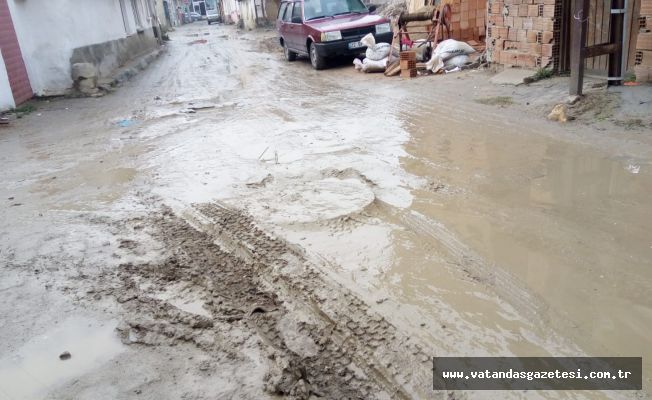 VATANDAŞLAR ÇÖZÜM BEKLİYOR