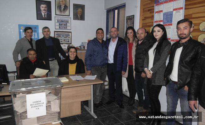 İŞÇİLER SANDIK BAŞINDA