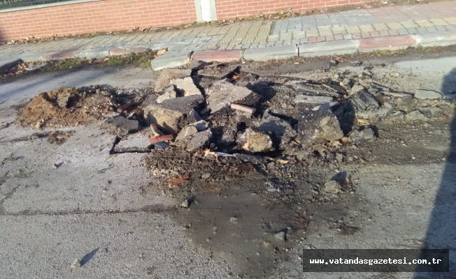 YOLLARDAKİ  KAZILARA DİKKAT!