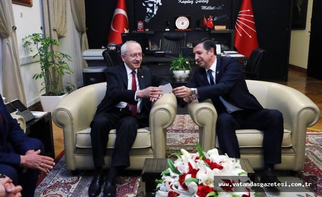 92 YAŞINDAKİ ÇETİN KILIÇDAROĞLU’NA YELEK ÖRDÜ!