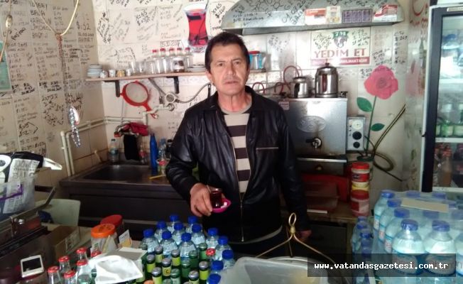 MÜŞTERİLERİNİN ANISINI YAZDIĞI KAHVEHANE