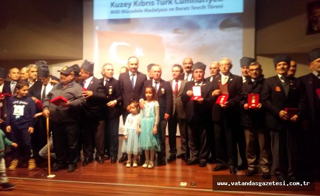  KIBRIS GAZİLERİNE MADALYA VERİLDİ