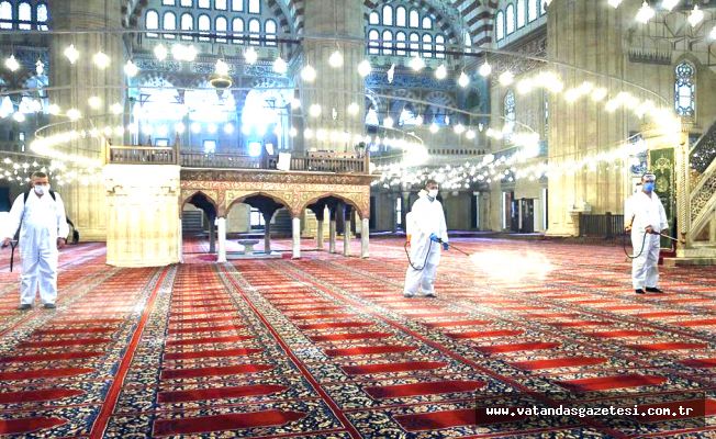 CAMİLER CUMA NAMAZINA HAZIRLANIYOR