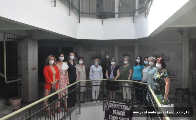 KADINIMIZI ATATÜRK CUMHURIYETI YAŞATIR!