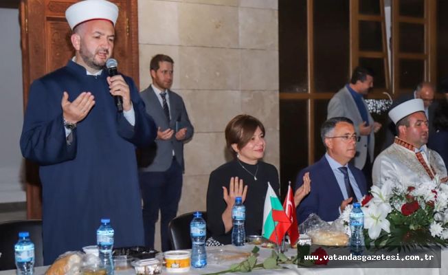 YENİ CAMİİ’DE İLK İFTAR