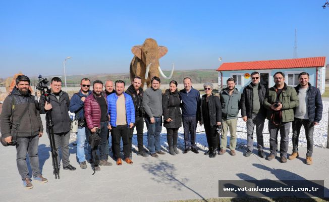 BASIN, ÖZGÜR OLURSA HALK DOĞRULARLA AYDINLANIR