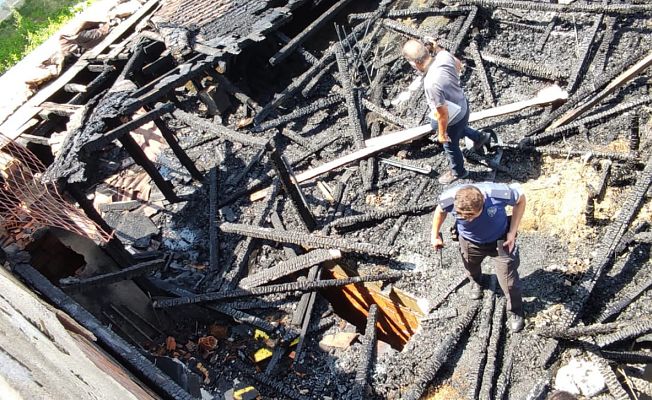 ÇATI YANGINI KORKUTTU