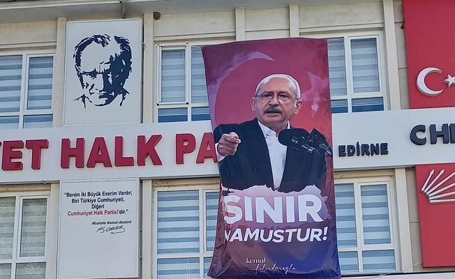 CHP İL BAŞKANLIĞI’NA “SINIR NAMUSTUR” PANKARTI