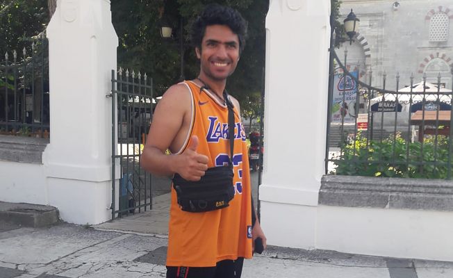 İRAN’LI GENÇ, PATENLE YOLCULUK YAPIYOR