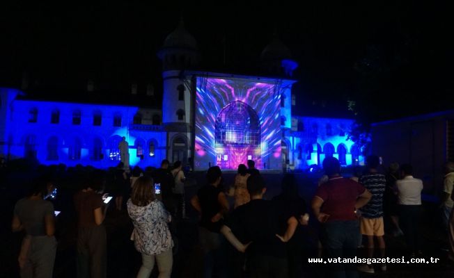 VİDEO MAPPİNG GÖSTERİLERİ İZLEYENLERİ MEST ETTİ