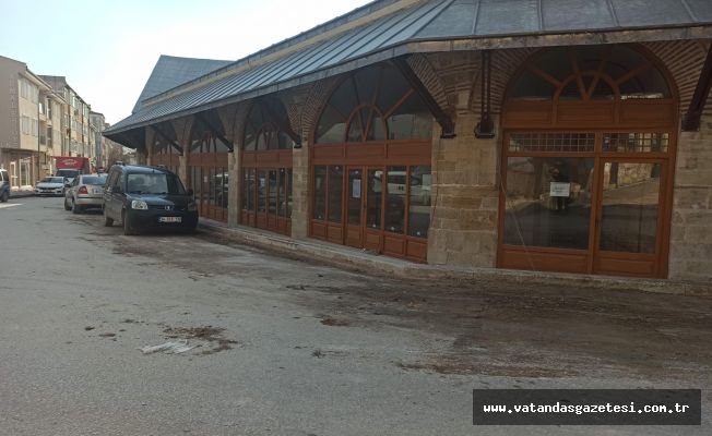 EKMEKÇİZADE GÖRÜCÜYE ÇIKTI