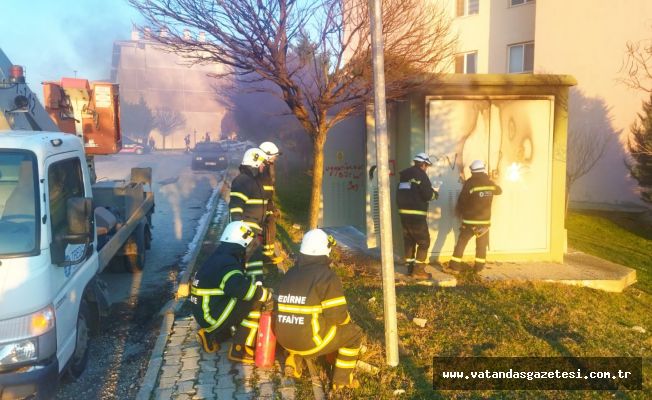 TRAFO PATLADI, MAHALLE KARANLIĞA GÖMÜLDÜ