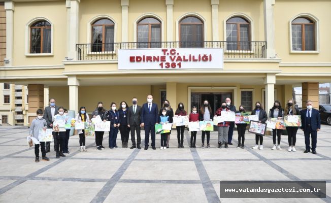 ÖDÜLLERİNİ VALİ CANALP’İN ELİNDEN ALDILAR