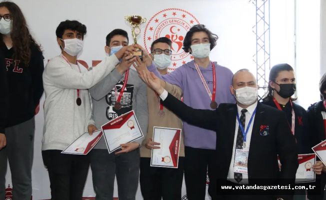 SATRANÇ TAKIMLARI KIYASIYA MÜCADELE ETTİ