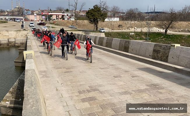 AK GENÇLER VATAN ŞAİRİNİN İZİNDE PEDAL ÇEVİRDİ…