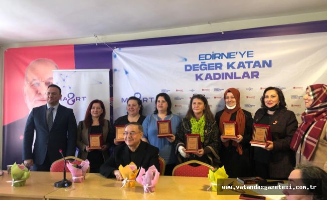 “HAYATA DEĞER KATAN KADINLAR” PLAKET TÖRENİ DÜZENLENDİ