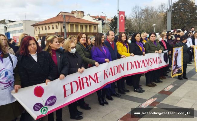 KADINLAR ATANIN HUZURUNDA