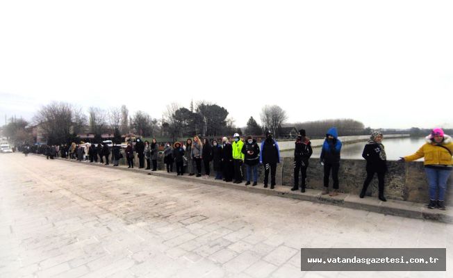 KADINLARDAN DAYANIŞMA ZİNCİRİ