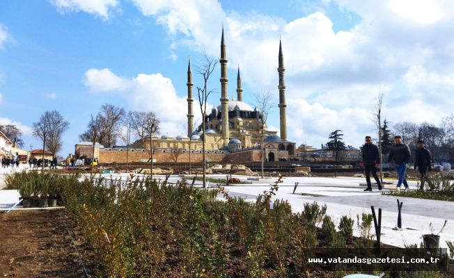 SELİMİYE MEYDANINDA PEYZAJ ÇALIŞMALARI BAŞLADI