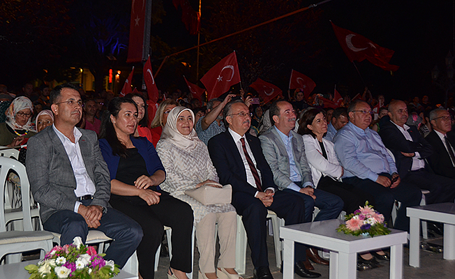 15 TEMMUZ'DA TEK YÜREK 15 TEMMUZ'DA TEK YÜREK