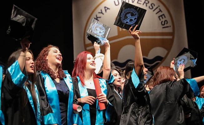 TRAKYA ÜNİVERSİTESİ'NDE MEZUNİYET COŞKUSU BAŞLADI
