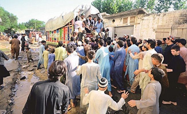 PAKİSTAN'A TÜRKİYE'DEN YARDIM ELİ