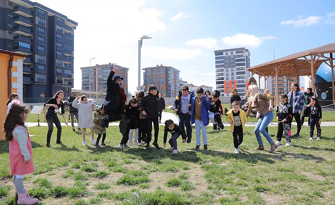 DEPREMZEDE ÇOCUKLAR GÖNÜLLERİNCE EĞLENDİ